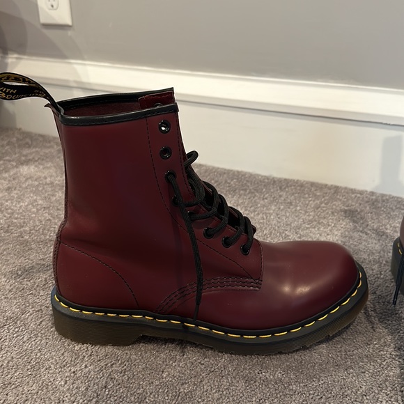 Doc Marten 1460 SMOOTH LEATHER LACE UP BOOTS - Picture 2 of 3